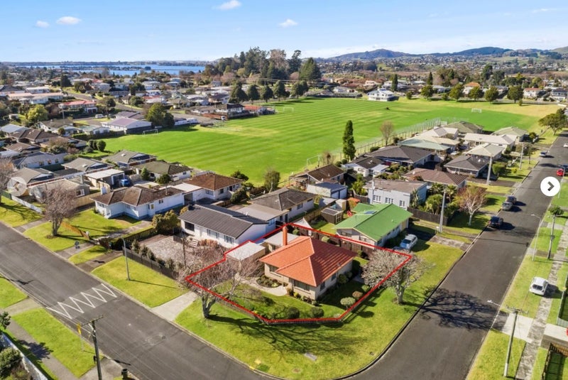 2 Pemberton Crescent, Greerton, Tauranga - Carousel 14