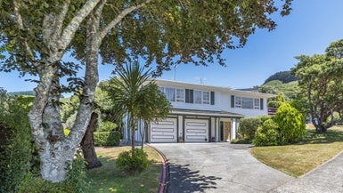 6 Balliol Drive, Tawa, Wellington - Carousel 1