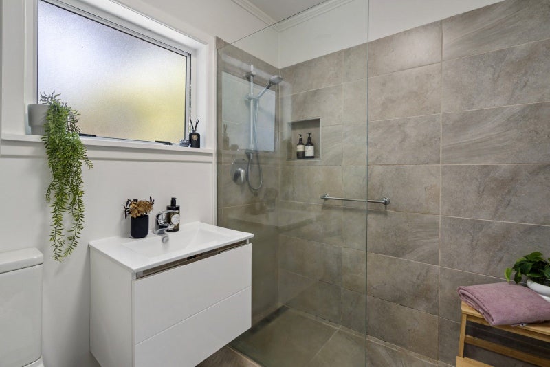 2/12 Maleme Avenue, Belmont, Auckland - Carousel 27