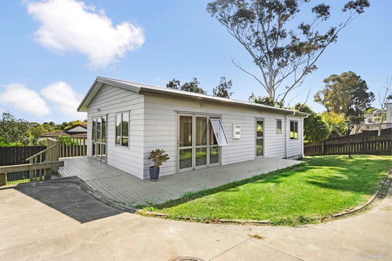 15A Flaunty Place, West Harbour, Auckland - Carousel 1