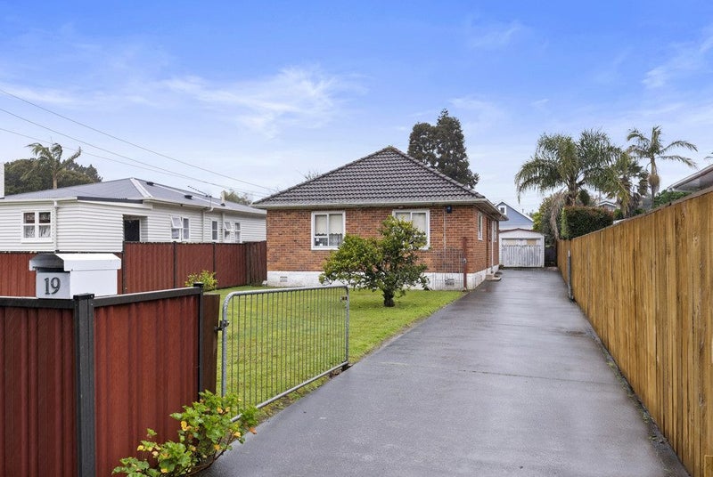 19 Rama Road, Point Chevalier, Auckland - Carousel 2