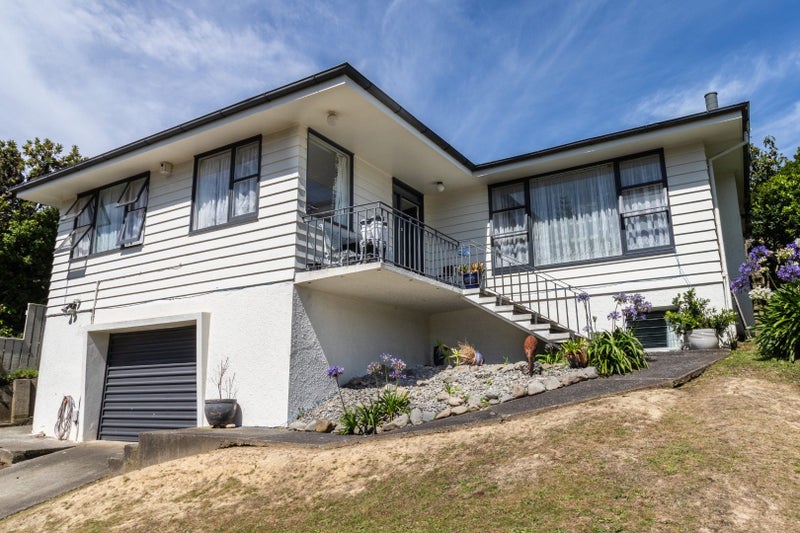 101 Kenmore Street, Newlands, Wellington - Carousel 1