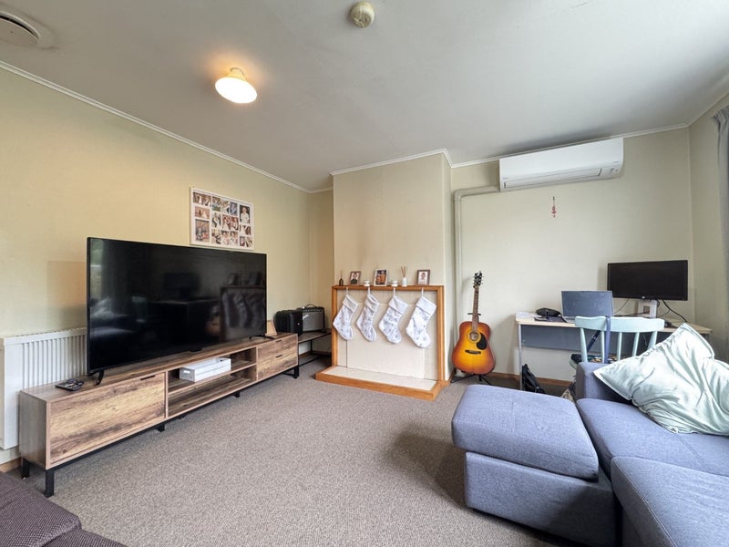 8 Takatimu Way, Johnsonville, Wellington - Carousel 2