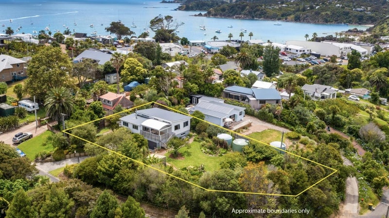 6 Kuaka Road, Oneroa, Waiheke Island - Carousel 1