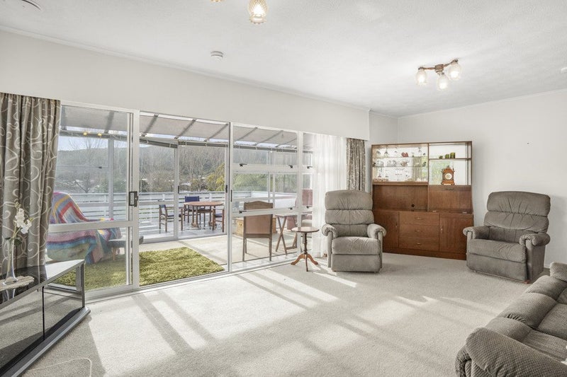 216A Waddington Drive, Naenae, Lower Hutt - Carousel 1