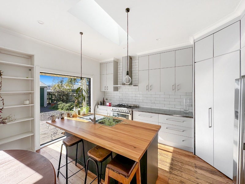 9 Elizabeth Street, Moera, Lower Hutt - Carousel 1