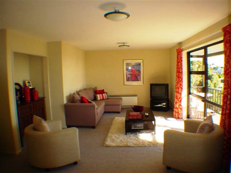 2/6 Petworth Place, Westmorland, Christchurch - Carousel 14