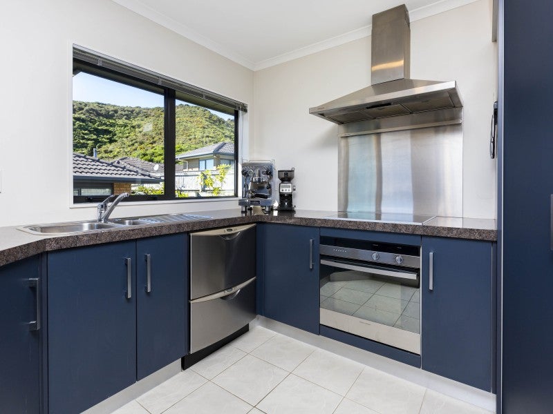 50 King Charles Drive, Kingsley Heights, Upper Hutt - Carousel 2