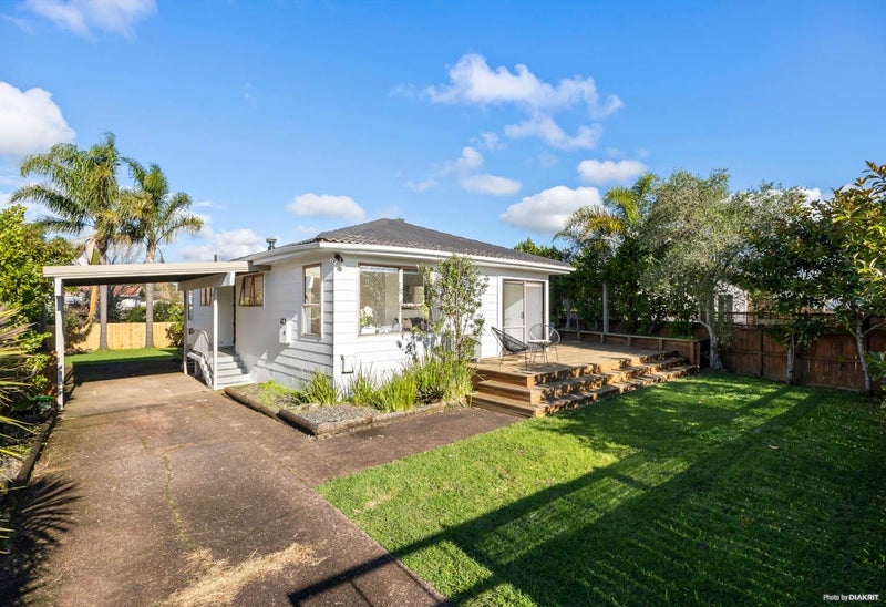 7 Darren Crescent, Half Moon Bay, Auckland - Carousel 1