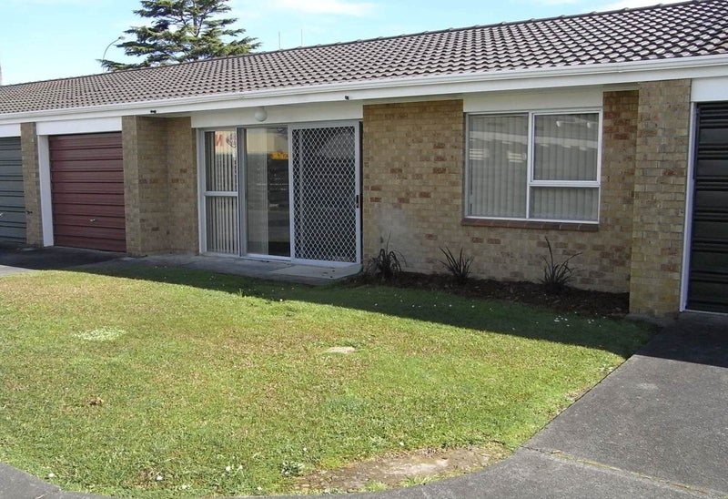 2/77 Godley Road, Green Bay, Auckland - Carousel 1