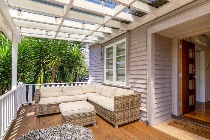 23 Ropata Avenue, Point England, Auckland - Carousel 2