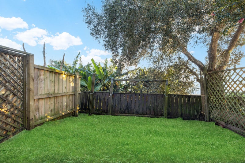 44 Fred Woodward Place, Mount Roskill, Auckland - Carousel 2