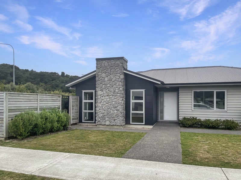 1 Grovedale Square, Wainuiomata, Lower Hutt - Carousel 1