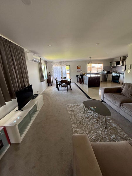 11 Catlins Place, Fairview Heights, Auckland - Carousel 2