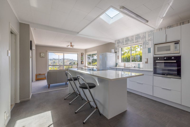 12 Kiwi Street, Oneroa, Waiheke Island - Carousel 2