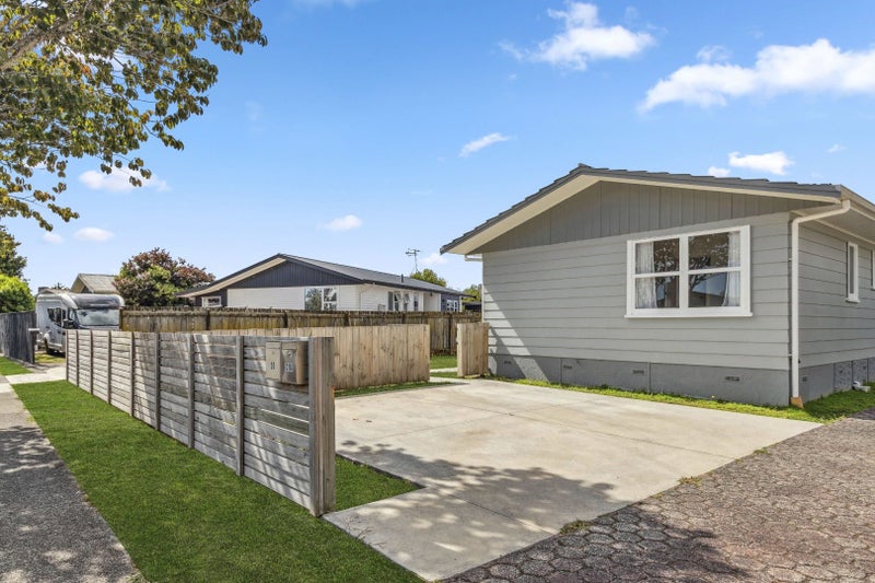 20 Rhonda Avenue, Deanwell, Hamilton - Carousel 16