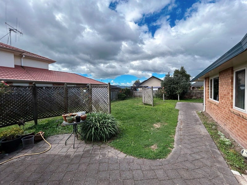 8 Huntington Drive, Huntington, Hamilton - Carousel 2
