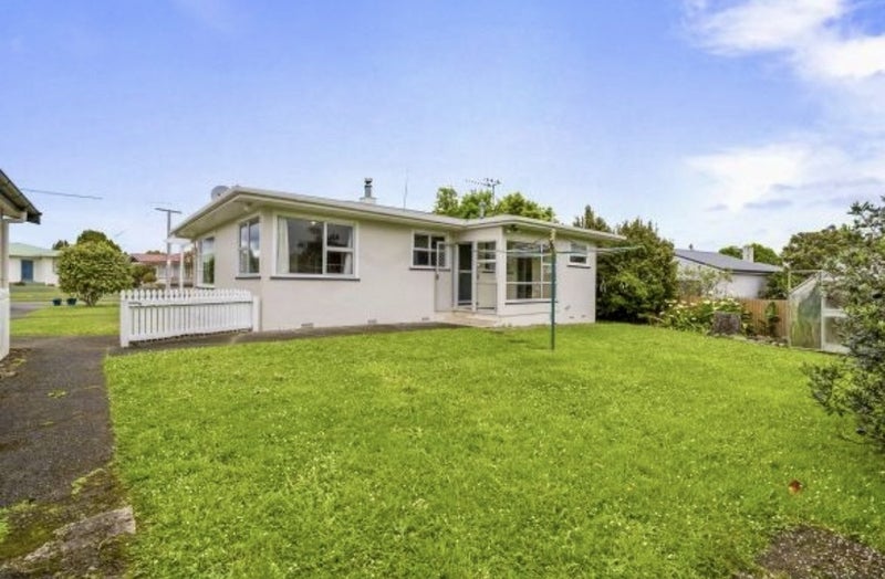 24 Kent Crescent, Awapuni, Palmerston North - Carousel 16