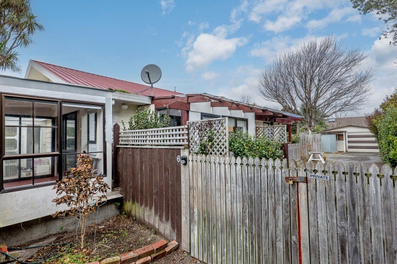 6 Malabar Crescent, Broomfield, Christchurch - Carousel 2