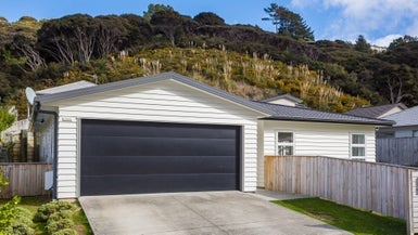 23 Moonsail Drive, Whitby, Porirua - Carousel 1