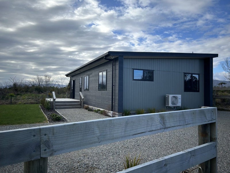 2 Paparoa Crescent, Aotea, Porirua - Carousel 1