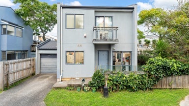 1 Sun Place, Henderson, Auckland - Carousel 1