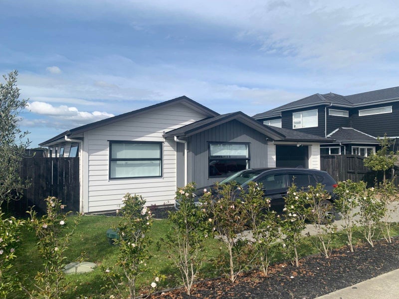 83 Station Road, Kumeu - Carousel 1