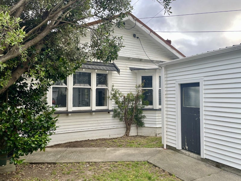 23 Severn Street, Island Bay, Wellington - Carousel 1