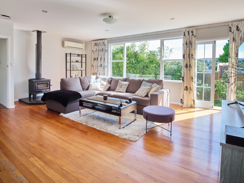 17 Horokiwi Road West, Newlands, Wellington - Carousel 1