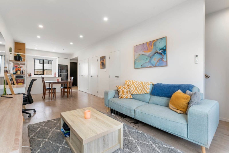 6/18 Kaimai Avenue, Massey, Auckland - Carousel 2