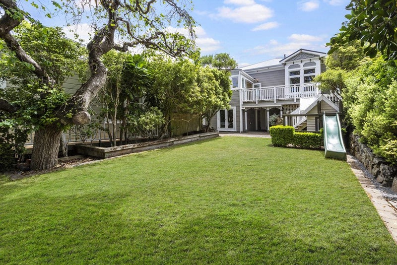 27 Konini Road, Hataitai, Wellington - Carousel 1