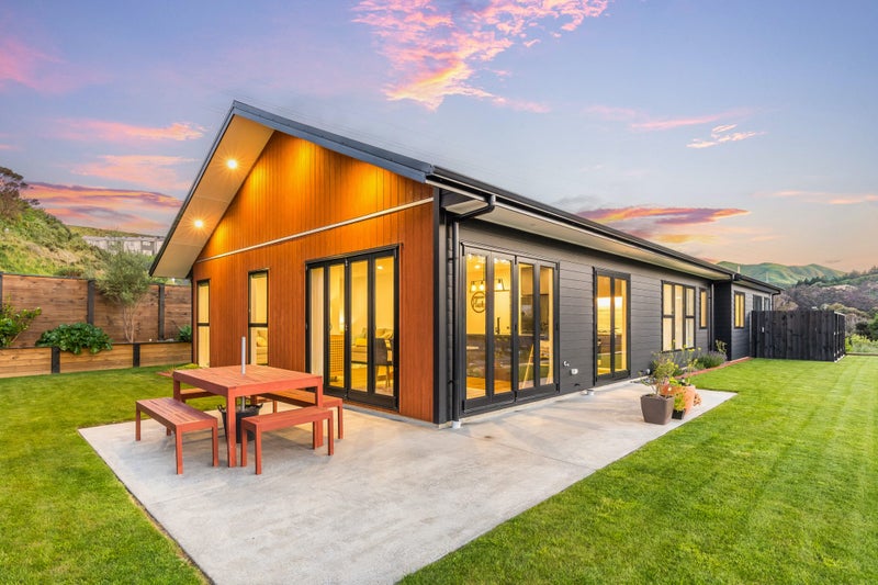 2 Langborn Way, Whitby, Porirua - Carousel 1