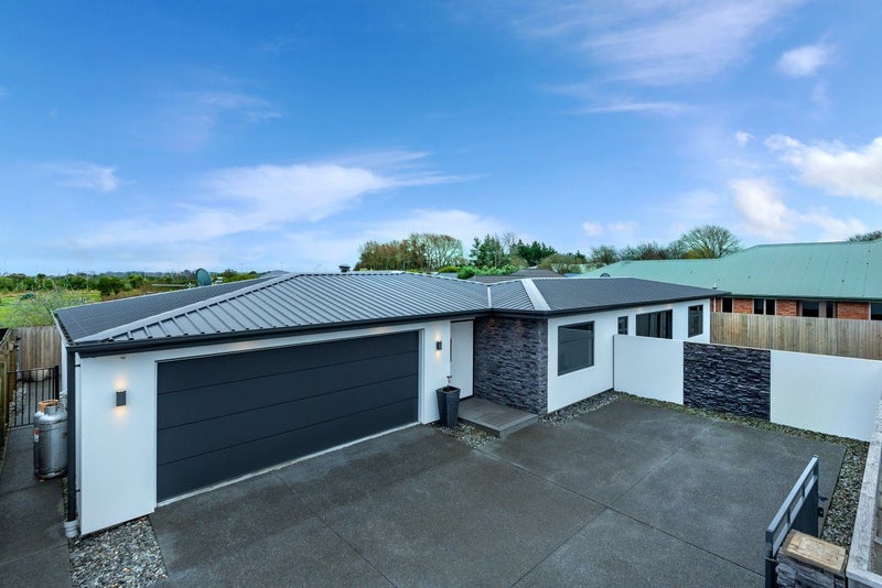 14 Blue Gum Place, New Brighton, Christchurch - Carousel 1