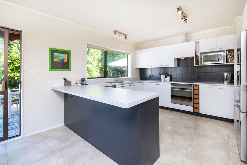 2/98 Gosford Drive, Botany Downs, Auckland - Carousel 2