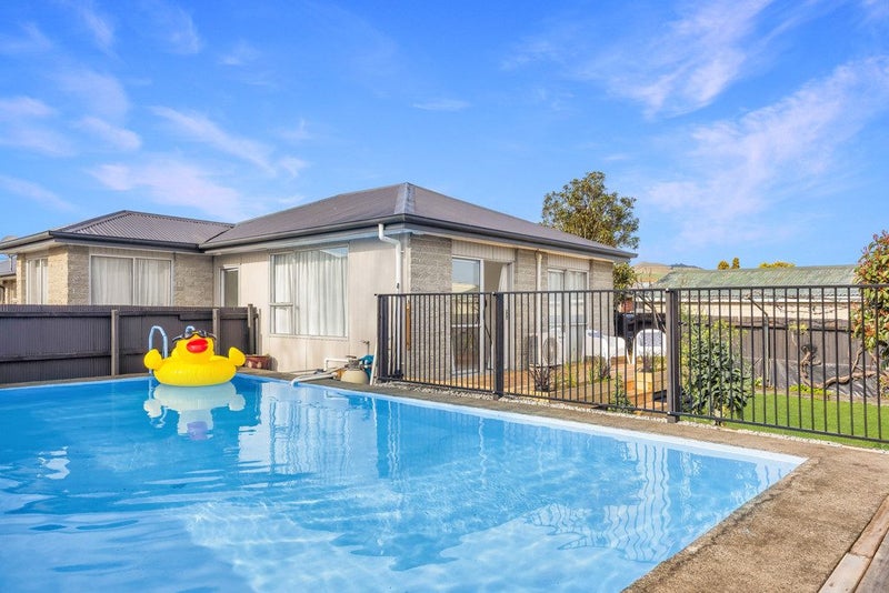 1/17 Frensham Crescent, Woolston, Christchurch - Carousel 1