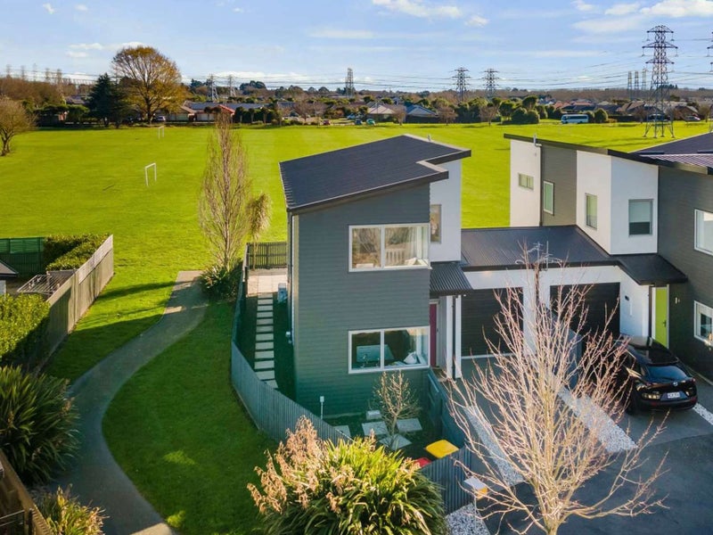 42 Menin Gate Crescent, Broomfield, Christchurch - Carousel 1