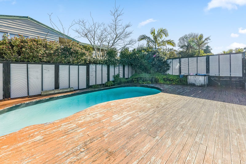 2 King Richard Place, Browns Bay, Auckland - Carousel 2