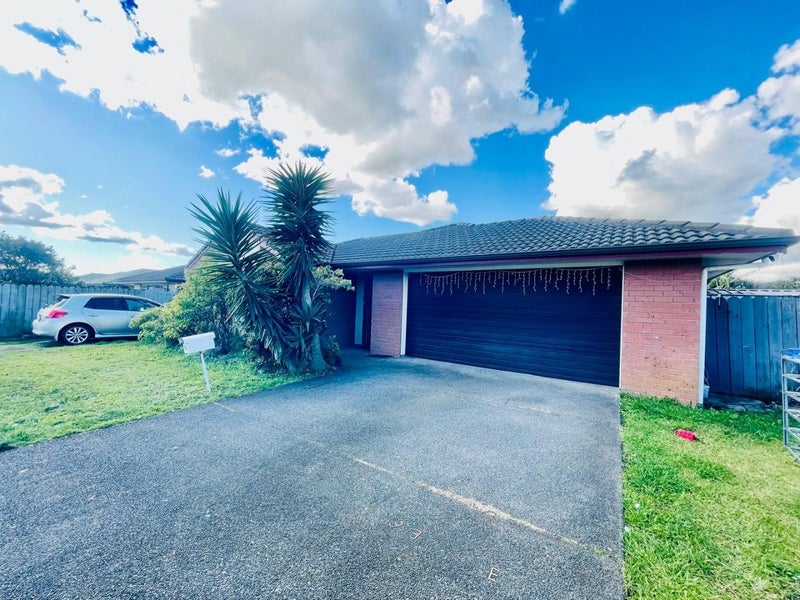 22 Rock Daisy Crescent, Mangere, Auckland - Carousel 1