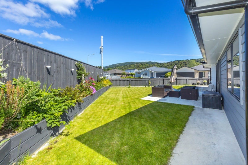 5 Poulson Grove, Trentham, Upper Hutt - Carousel 21