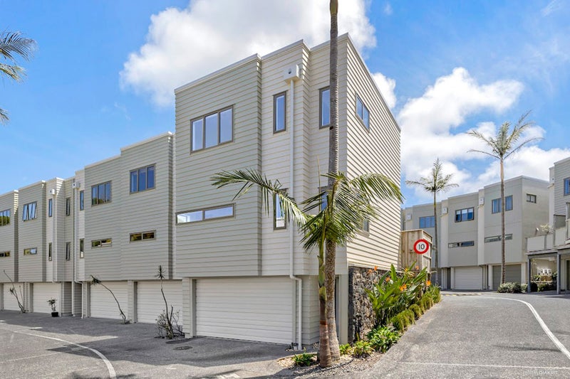 56/21 Hunters Park Drive, Three Kings, Auckland - Carousel 23
