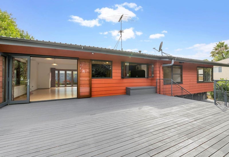 38 Valley View Road, Glenfield, Auckland - Carousel 1