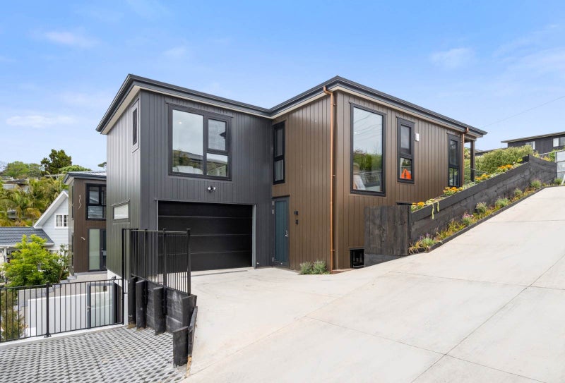 48A Peter Terrace, Castor Bay, Auckland - Carousel 1