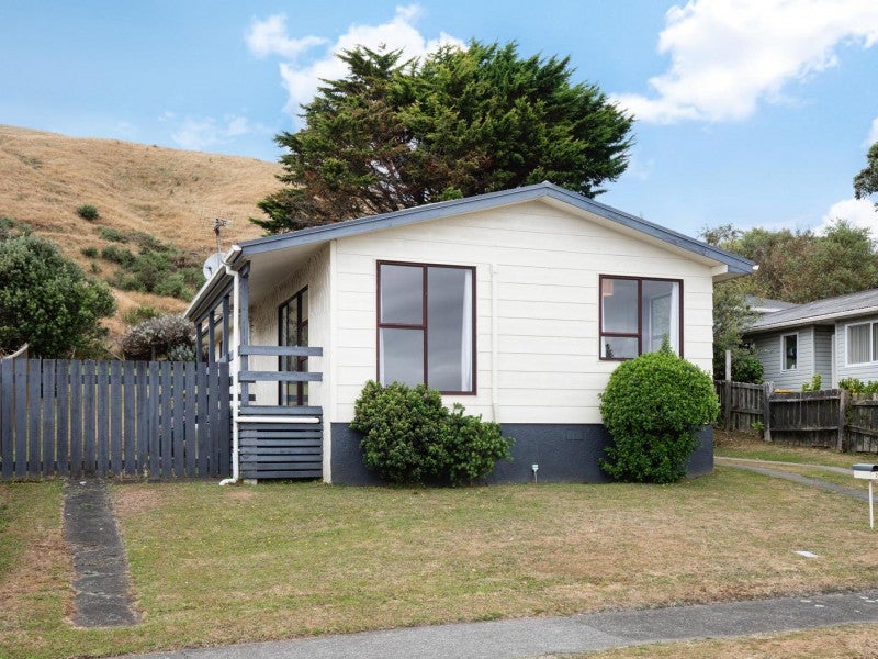 21 Marne Grove, Waitangirua, Porirua - Carousel 1
