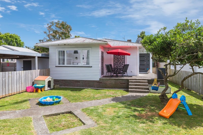 1/28 Blanes Road, Weymouth, Auckland - Carousel 2