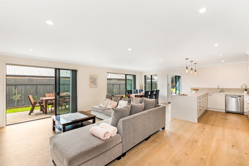 6 Vivien Place, Patumahoe, Pukekohe - Carousel 2