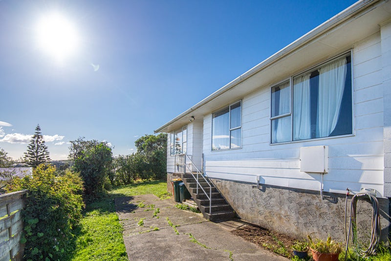 1/7 Ernest Street, Ranui Heights, Porirua - Carousel 1