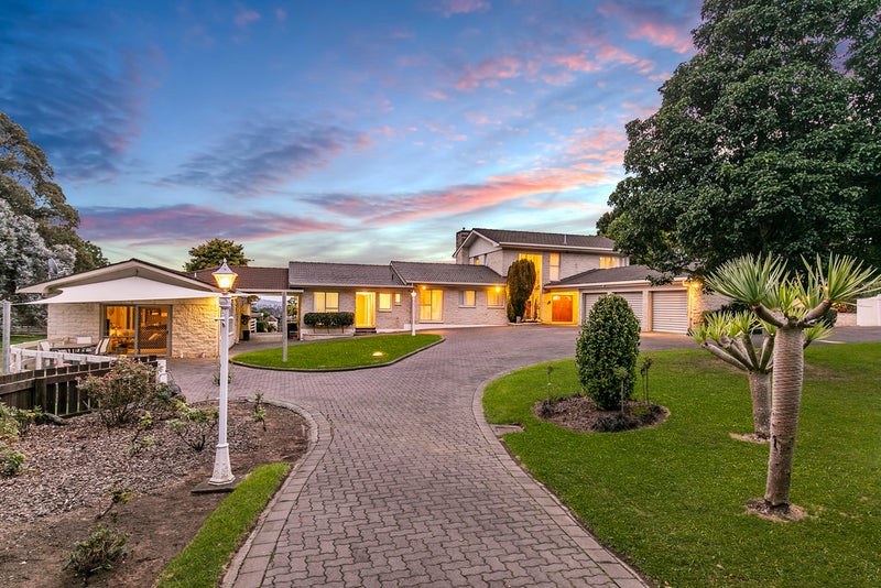 356 Point View Drive, Shamrock Park, Auckland - Carousel 1