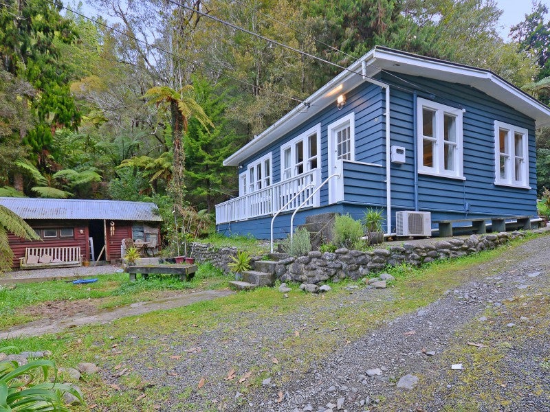 50 Wyndham Road, Pinehaven, Upper Hutt - Carousel 2