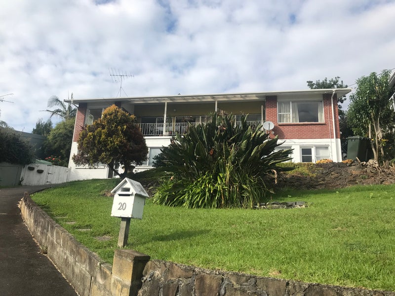 20 Browns Bay Road, Rothesay Bay, Auckland - Carousel 1