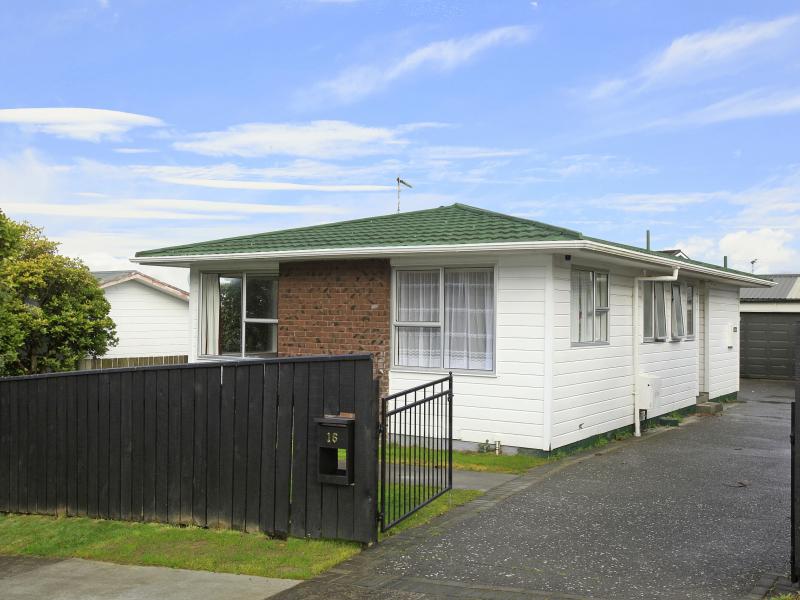 16 Christchurch Crescent, Kelson, Lower Hutt - Carousel 1